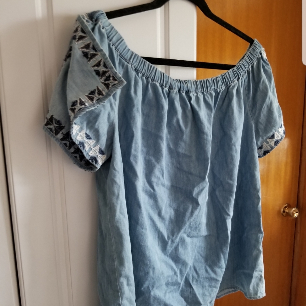 🍁🌺Vince Camuto off shoulder denim top with open sleeve detailing - Picture 5 of 10